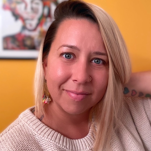 Meet your Posher, Melissa - Picture 1 of 7